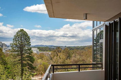 Amazing View In Large Apartment Barton ACT - Melbourne Tourism 0