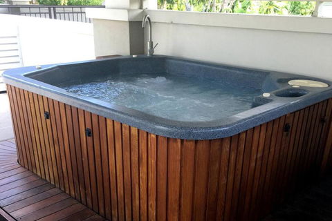 Amazing Rooftop Resort Experience With Hot Tub - Melbourne Tourism 1