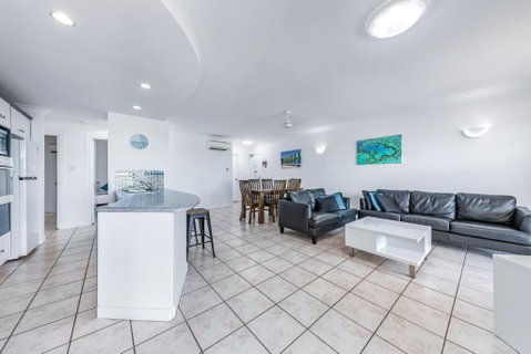Airlie Ocean Paradise - Melbourne Tourism 1