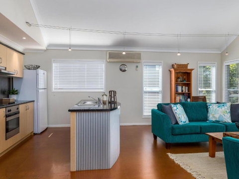Akarana Beach House By Jervis Bay Rentals - Melbourne Tourism 4