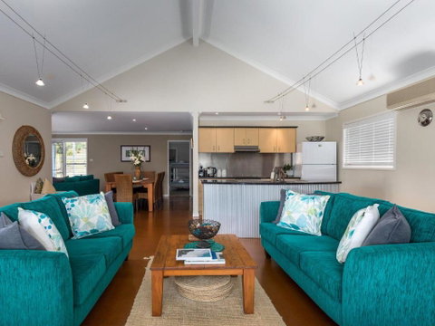 Akarana Beach House By Jervis Bay Rentals - Melbourne Tourism 3