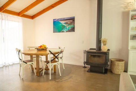 Al Fresco Residence In The Heart Of Point Lookout! - Melbourne Tourism 4