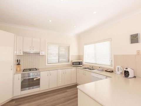 Alaska 1 8 Poley Cow Lane - Melbourne Tourism 2