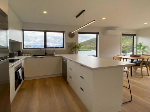Albatross Rise - Modern Family Home - Melbourne Tourism 3