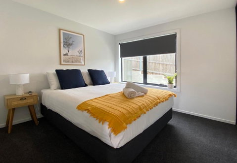 Albatross Rise - Modern Family Home - Melbourne Tourism 0