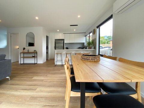 Albatross Rise - Modern Family Home - Melbourne Tourism 4
