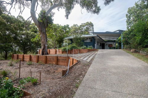 Allamanda Cottage - Close To Beach - Pet Friendly - Melbourne Tourism 1