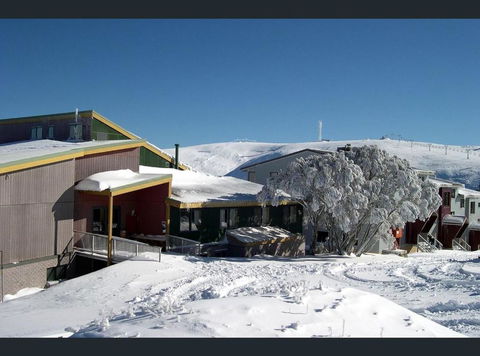 Alpine Cabin- Spa/Pool/Sauna - Melbourne Tourism 3