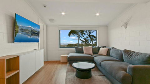 Alpine Heights 9 - Melbourne Tourism 0