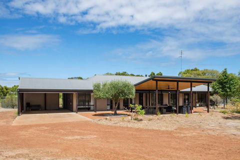 Amaroo - Melbourne Tourism 0