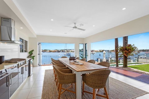 Amazing Canal House With Private Jetty, Gym & Pool - Melbourne Tourism 2