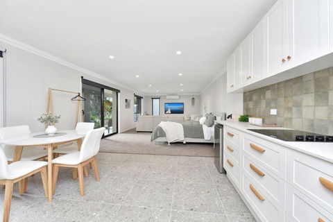 Anaka Retreat - Melbourne Tourism 3