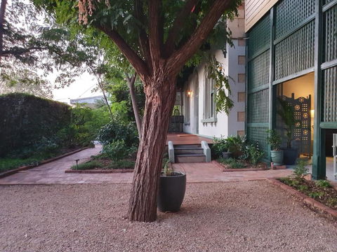 Anglesey House Iconic Forbes CBD Heritage Home - Melbourne Tourism 3