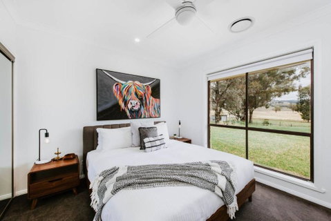 Anton Pavilion - Cheerful Country Solace In Mudgee - Melbourne Tourism 3