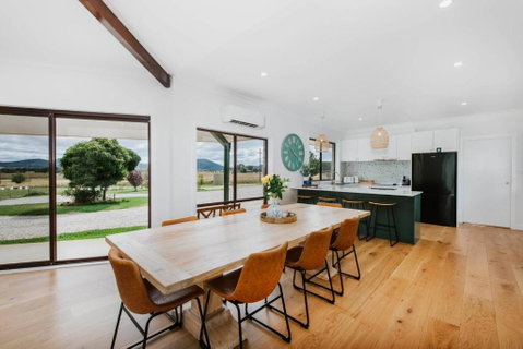 Anton Pavilion - Cheerful Country Solace In Mudgee - Melbourne Tourism 1