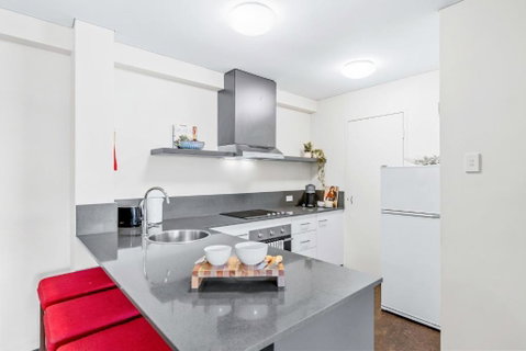 Apartment With City Views In East Perth - Melbourne Tourism 3