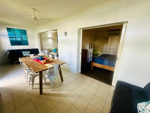 Apartment In Palm Cove - Melbourne Tourism 4