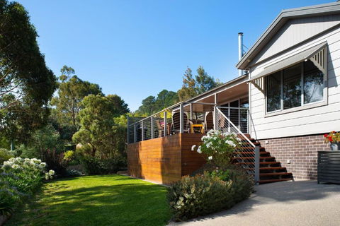 Arabella Meadows - Melbourne Tourism 0