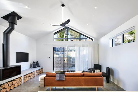 Architectural Brilliance - Sandy Bay - Melbourne Tourism 4
