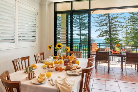 Arcoola 2 - Views Over Main Beach - Melbourne Tourism 2