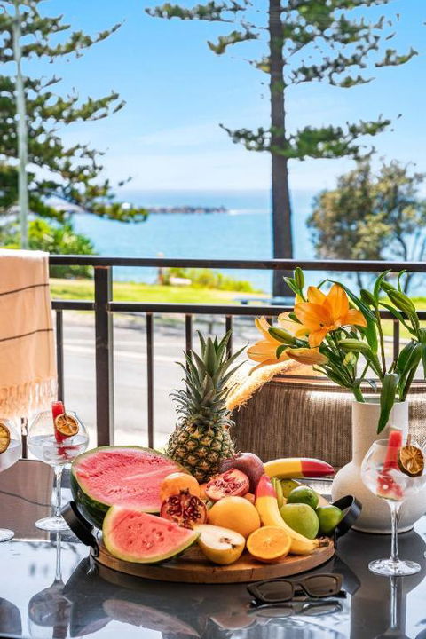 Arcoola 2 - Views Over Main Beach - Melbourne Tourism 4