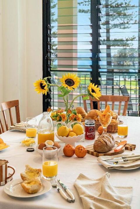 Arcoola 2 - Views Over Main Beach - Melbourne Tourism 3