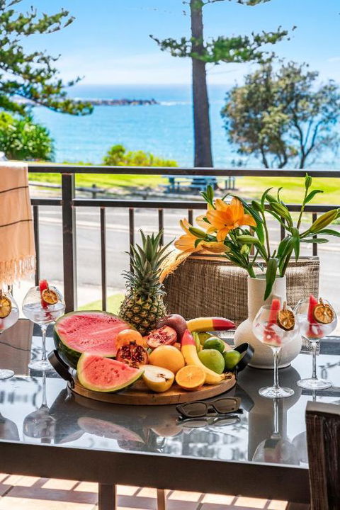 Arcoola 2 - Views Over Main Beach - Melbourne Tourism 1