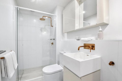 Artistic Urban Getaway Just Off Smith Street! - Melbourne Tourism 4