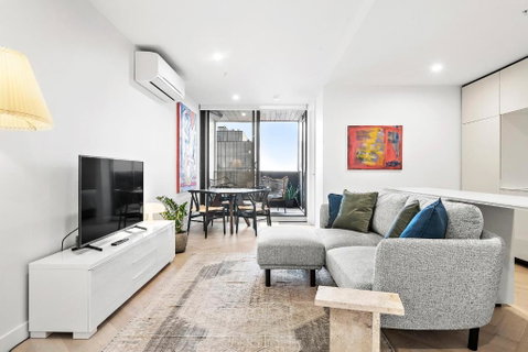 Artistic Urban Getaway Just Off Smith Street! - Melbourne Tourism 0