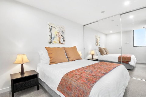 Artistic Urban Getaway Just Off Smith Street! - Melbourne Tourism 2