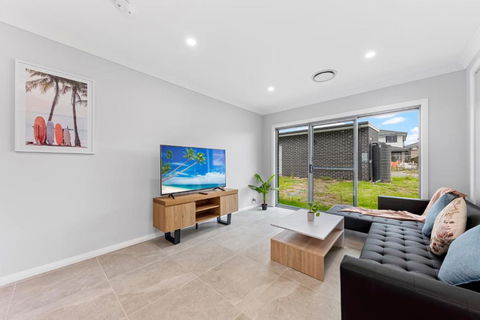 Austral Brand New 3Br House With WiFi & Parking - Melbourne Tourism 1
