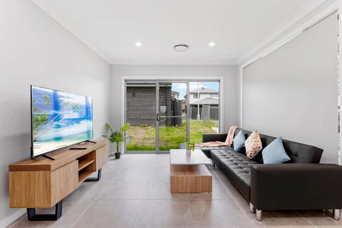 Austral Brand New 3Br House With WiFi & Parking - Melbourne Tourism 2