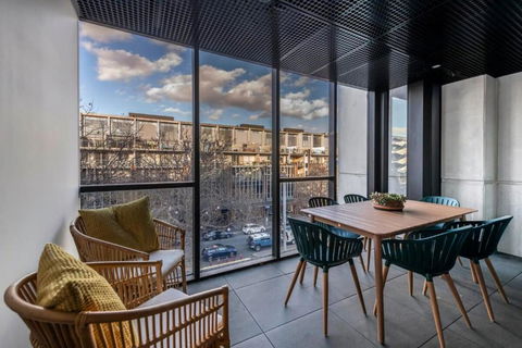 Architectural Delight On Lonsdale - Melbourne Tourism 0