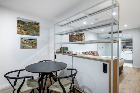 Architectural Delight On Lonsdale - Melbourne Tourism 3