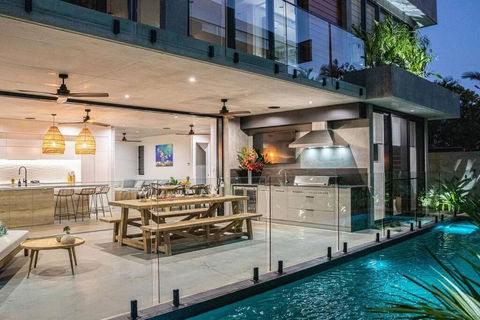 Azure Port Douglas - Luxurious & Modern - Melbourne Tourism 0
