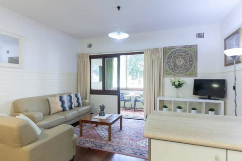B2 Crawley Apartment 1 BRM & Sleepout Near UWA - Melbourne Tourism 3