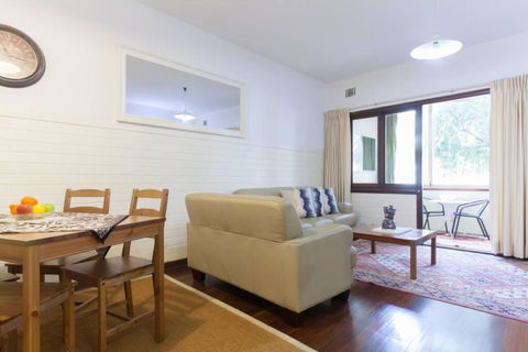 B2 Crawley Apartment 1 BRM & Sleepout Near UWA - Melbourne Tourism 1