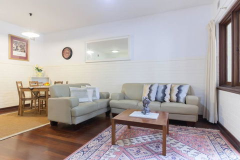 B2 Crawley Apartment 1 BRM & Sleepout Near UWA - Melbourne Tourism 0