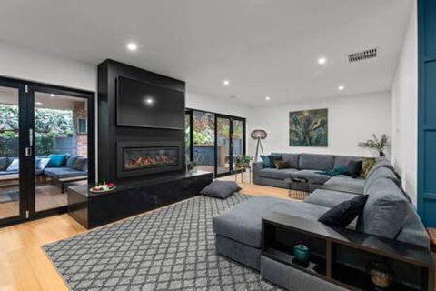 BADGER HOUSE - 4 Bed, 4 Bath, Stunning Entertainer Plus Fire - Melbourne Tourism 0