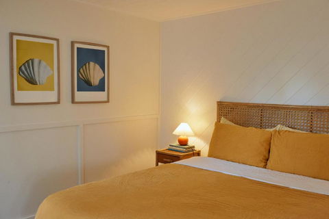 BAY PROPERTIES . The Sailors Bungalow - Melbourne Tourism 3