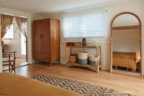 BAY PROPERTIES . The Sailors Bungalow - Melbourne Tourism 4