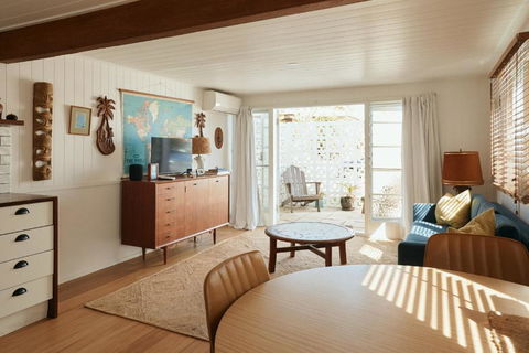 BAY PROPERTIES . The Sailors Bungalow - Melbourne Tourism 0