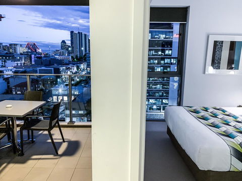 M&A Apartments - Melbourne Tourism 23