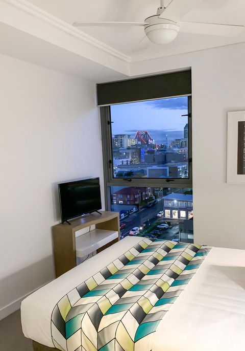 M&A Apartments - Melbourne Tourism 21