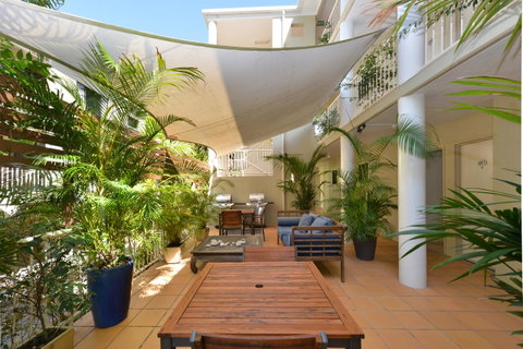 Port Douglas Apartments - Adults Only Oasis - Melbourne Tourism 11