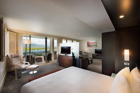 Hilton Cairns - Melbourne Tourism 15