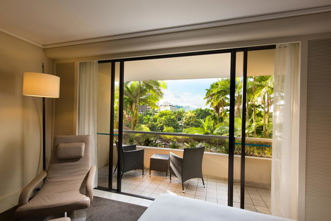 Hilton Cairns - Melbourne Tourism 10