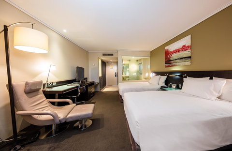 Hilton Cairns - Melbourne Tourism 11
