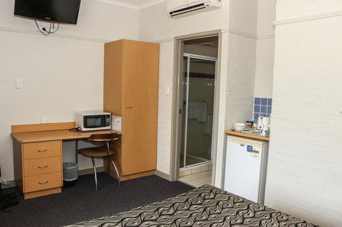 Salisbury Hotel Motel - Melbourne Tourism 18
