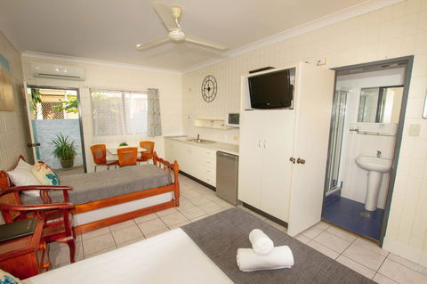 Tropical Palms Resort & 4WD Hire - Melbourne Tourism 5
